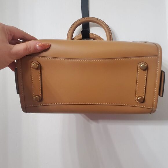 RETAIL Coach x Tom Wesselmann Lips Rogue 25 - Picture 13 of 17